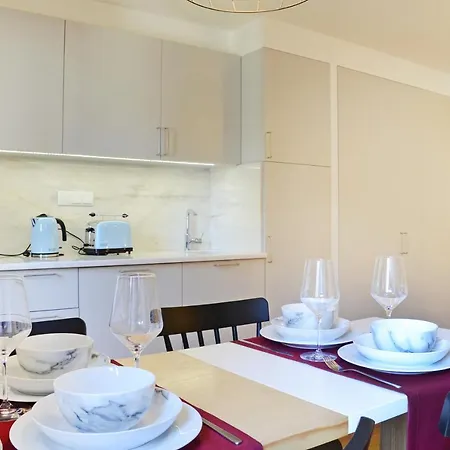 Liiiving In - Historic Clerigos Apartment Porto