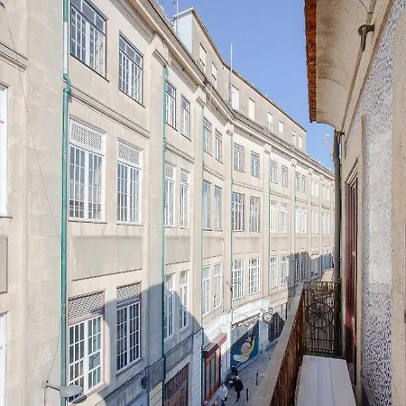 Liiiving In - Historic Clerigos Apartment Porto