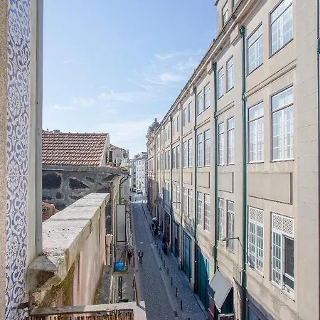 Liiiving In - Historic Clerigos Apartment Porto