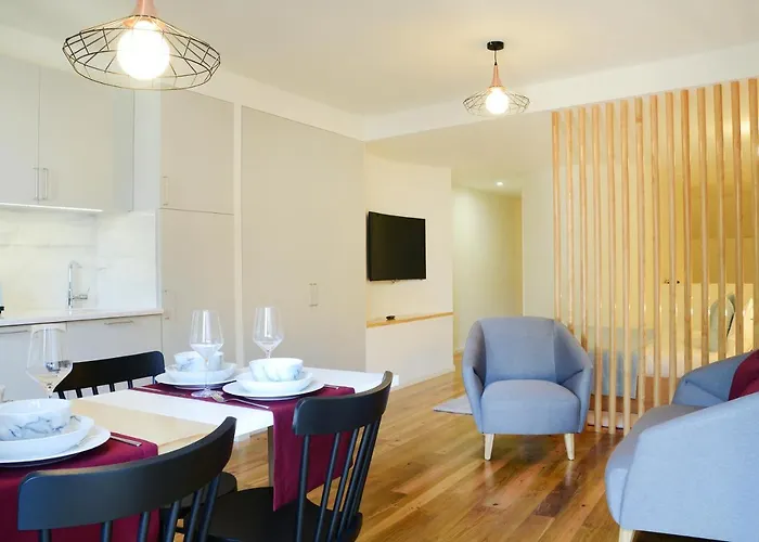 Liiiving In - Historic Clerigos Apartman