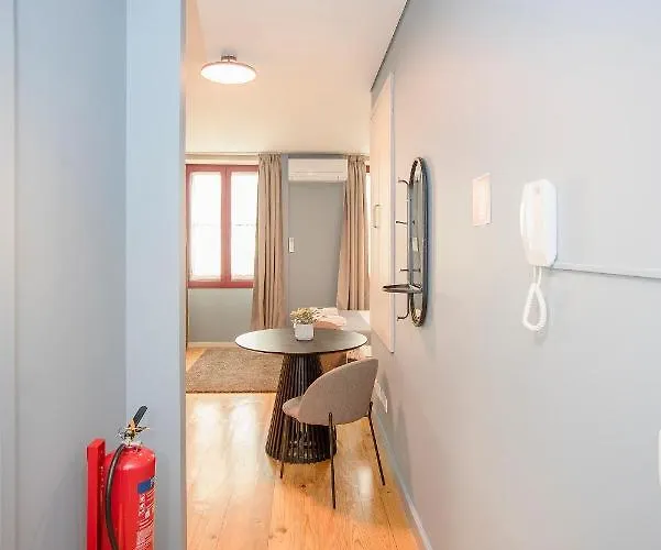 Liiiving In - Historic Clerigos *