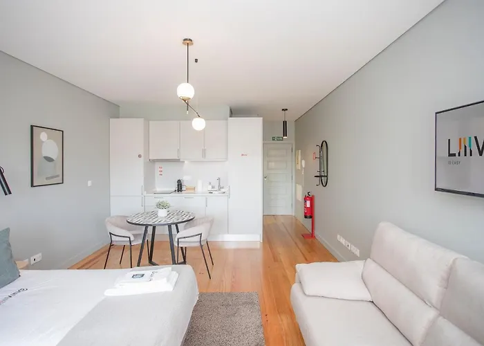 Liiiving In - Historic Clerigos *