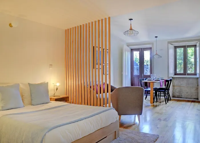 Liiiving In - Historic Clerigos * Порту