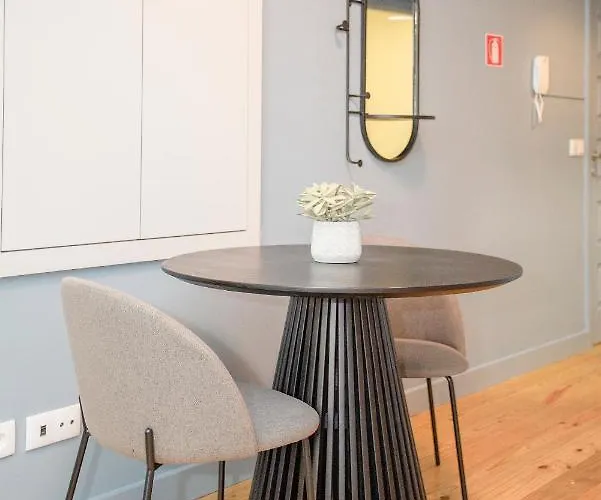 Liiiving In - Historic Clerigos Апартаменты Порту