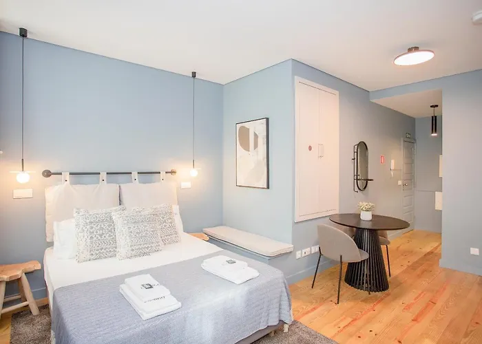 Liiiving In - Historic Clerigos Порту