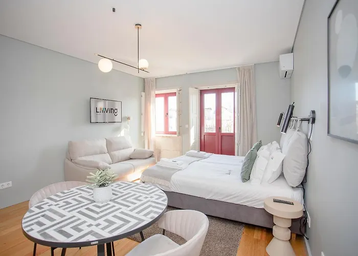 Liiiving In - Historic Clerigos