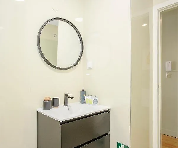 Liiiving In - Historic Clerigos *